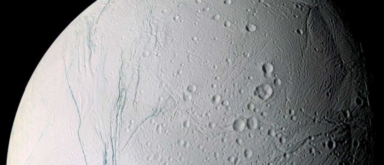 Des éléments clés pour la vie découverts sur une lune de Saturne Des éléments clés pour la vie découverts sur une lune de Saturne