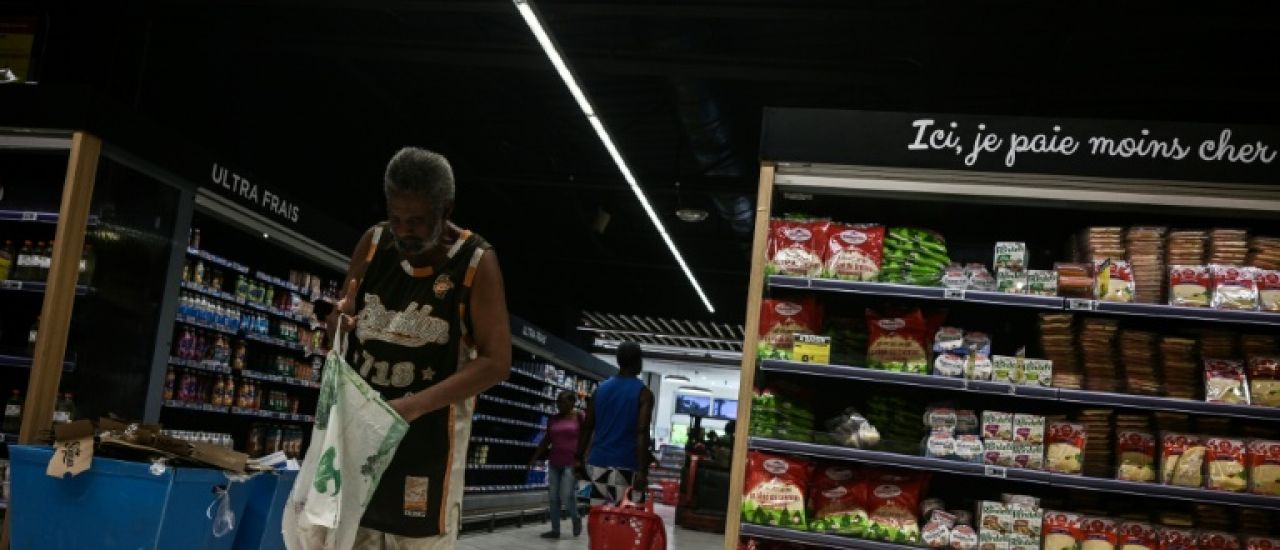 Outre-mer: le Sénat adopte le projet de loi contre la "vie chère" mais craint un rendez-vous manqué Outre-mer: le Sénat adopte le projet de loi contre la "vie chère" mais craint un rendez-vous manqué