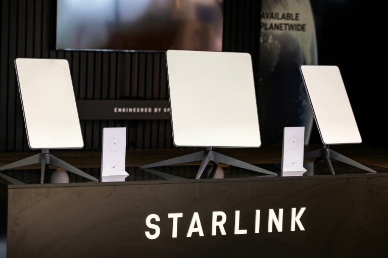Comment des activistes aux Etats-Unis aident des Iraniens à accéder aux terminaux Starlink