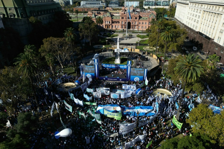 Argentine: les syndicats manifestent contre l'austérité de Milei, promettent de durcir les conflits