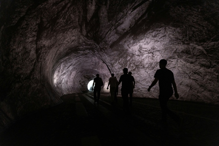 La "Caverne" de JR ouvre au public à Paris après une réparation urgente