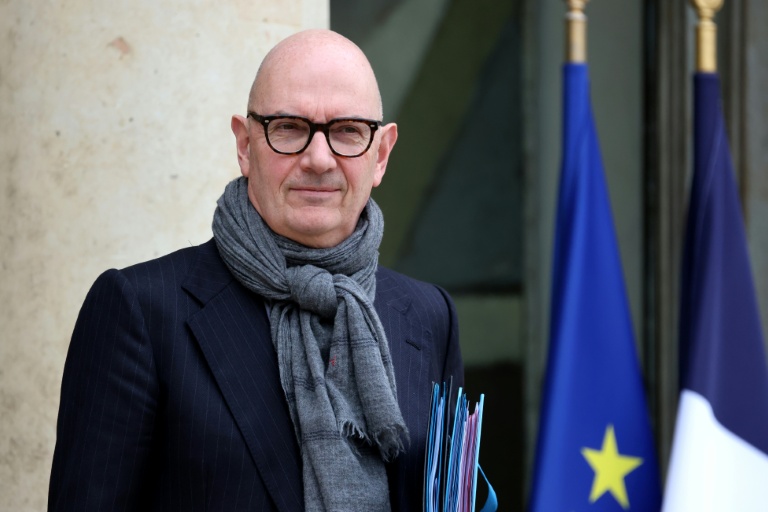 Foyers fortunés ne payant pas d'impôt sur le revenu: le gouvernement doit travailler sur l'optimisation fiscale, selon Lescure