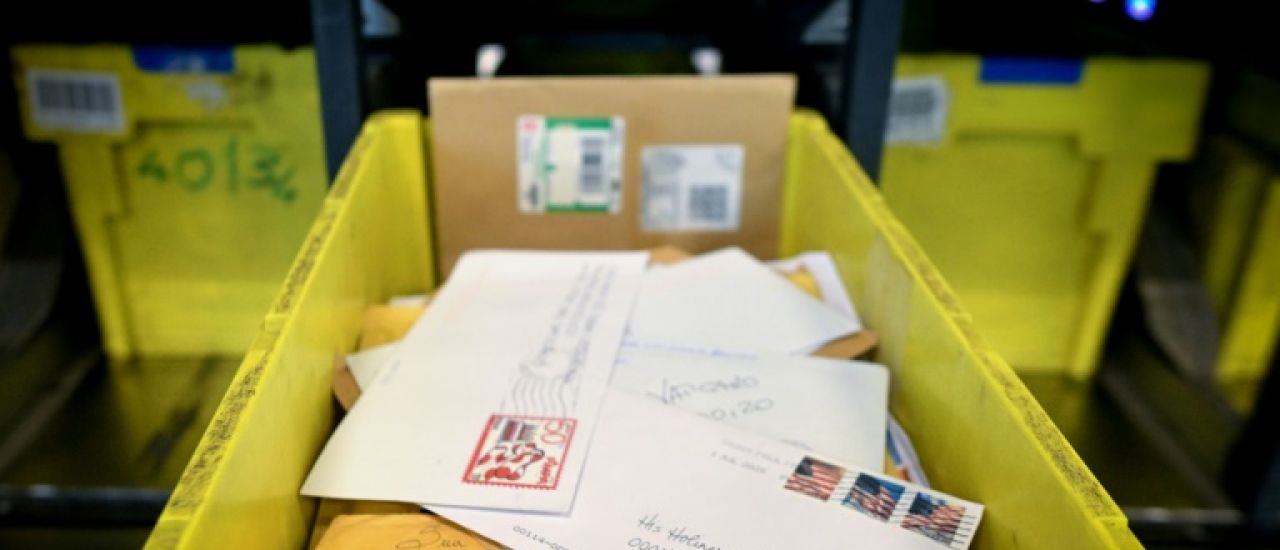 Cartes, voeux et peluche: dans les coulisses du courrier envoyé à Léon XIV