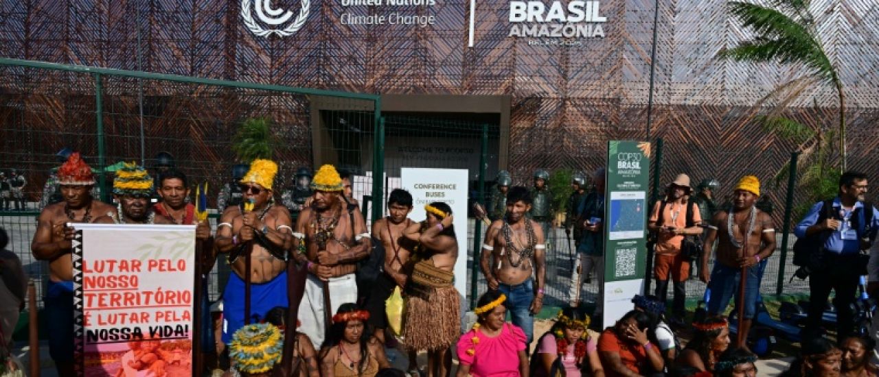 Des manifestants autochtones perturbent de nouveau la COP30 en Amazonie