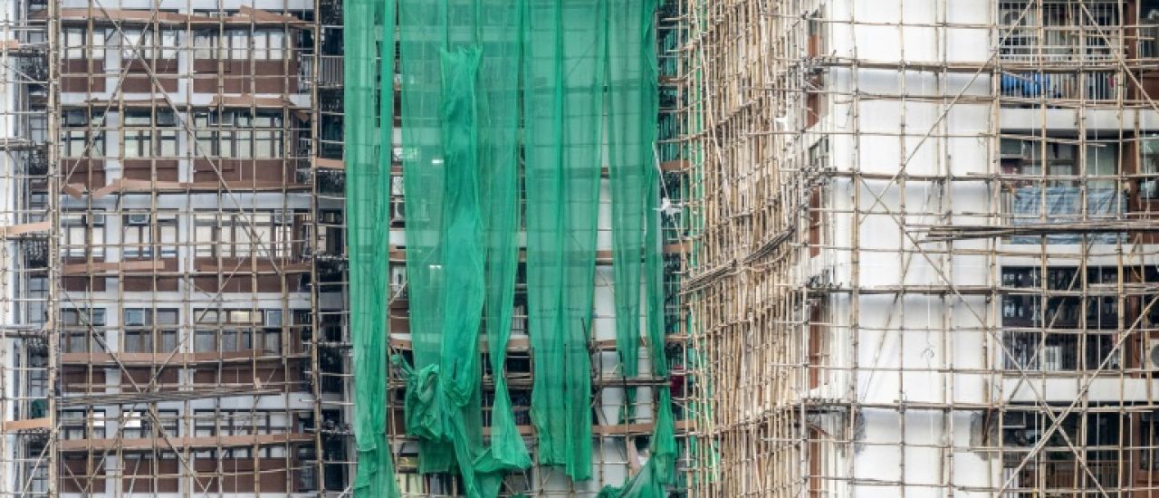 Hong Kong: retrait des filets de protection sur de nombreux chantiers après l'incendie meurtrier