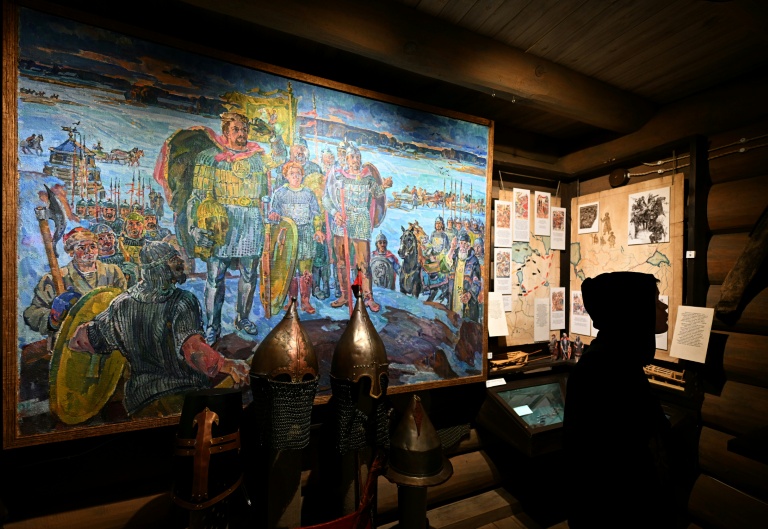 Héros national et patrimoine: la Russie joue la carte du tourisme "patriotique"