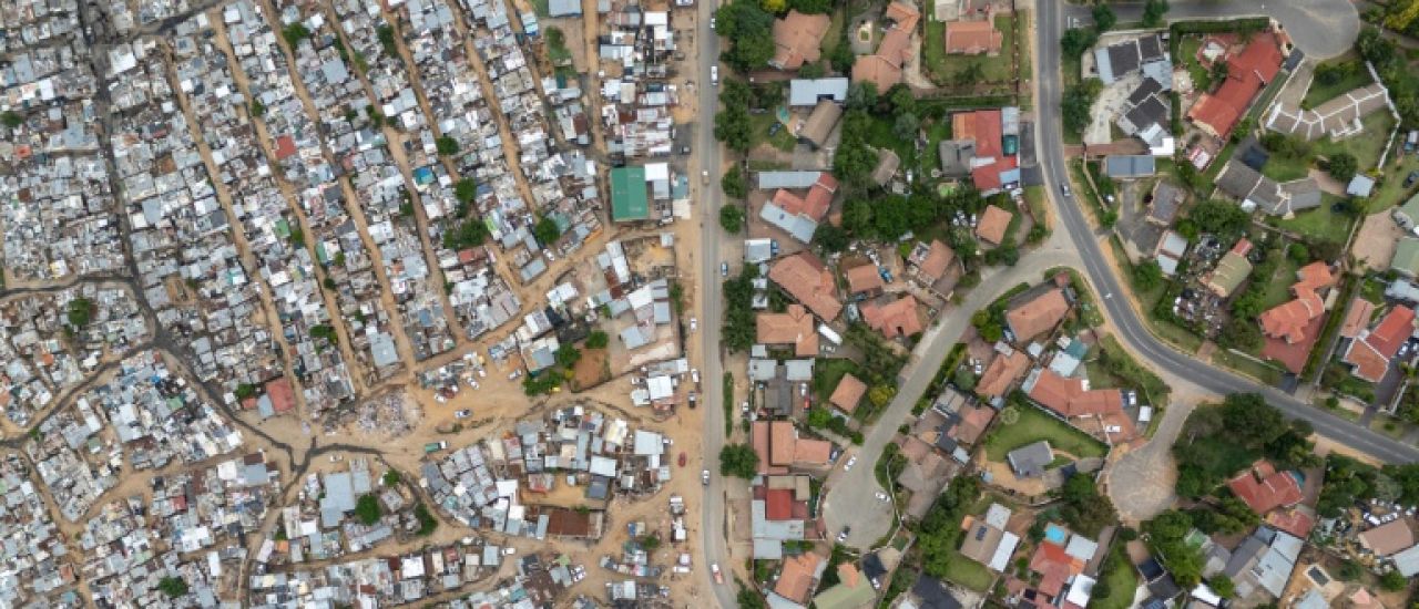 Afrique du Sud: à Johannesburg, en 3 kilomètres, du bling-bling au bidonville