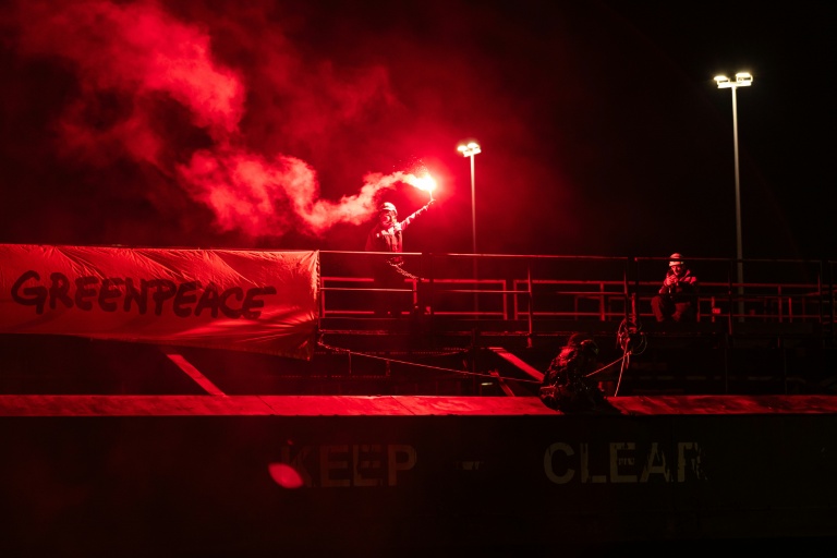 Commerce nucléaire France-Russie: 4 militants de Greenpeace en garde à vue après le blocage d'un cargo à Dunkerque