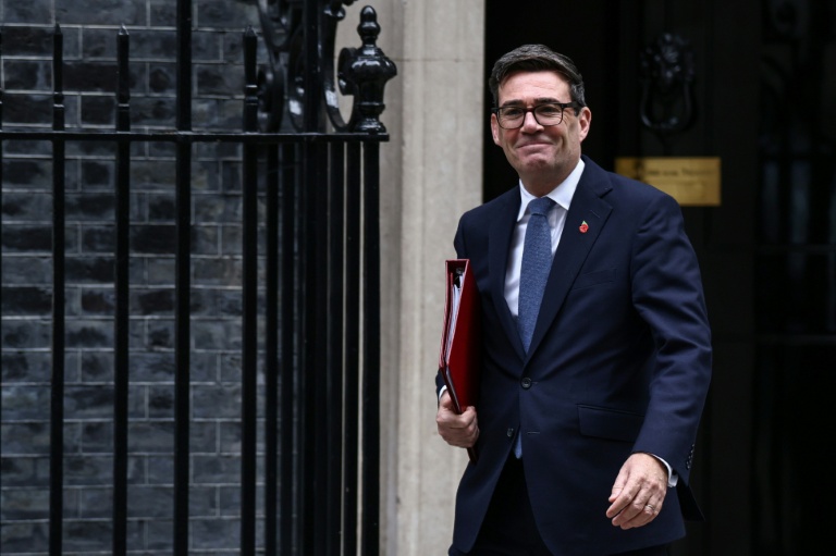Budget britannique : Londres taxe les banques pour mieux soutenir les ménages
