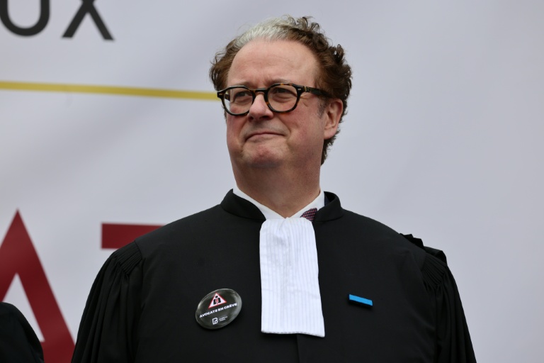 Des rassemblements d'avocats partout en France contre la réforme de la justice criminelle