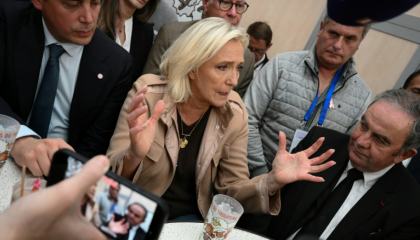 "Je censure tout", "la plaisanterie a assez duré", juge Marine Le Pen