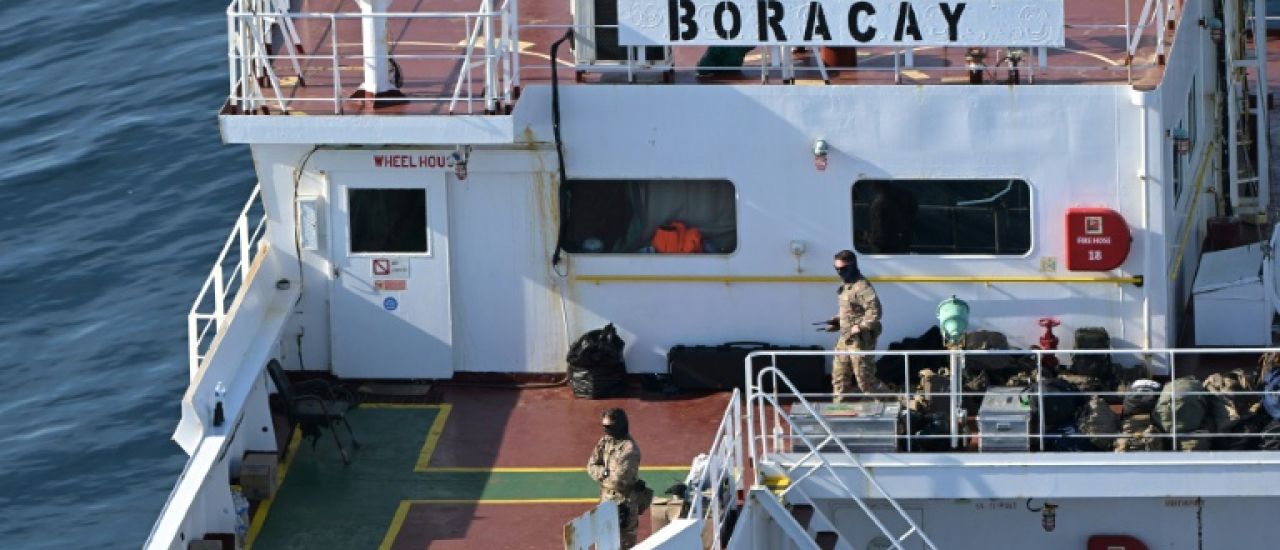 Un pétrolier de la flotte fantôme russe intercepté au large des côtes françaises, deux gardes à vue