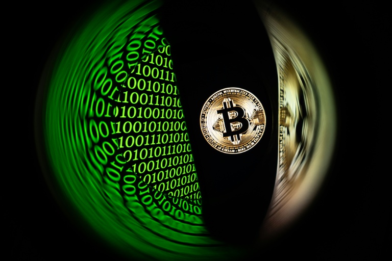 Caisse noire pour l'État, refuge pour les civils: la double vie des "cryptos" en Iran