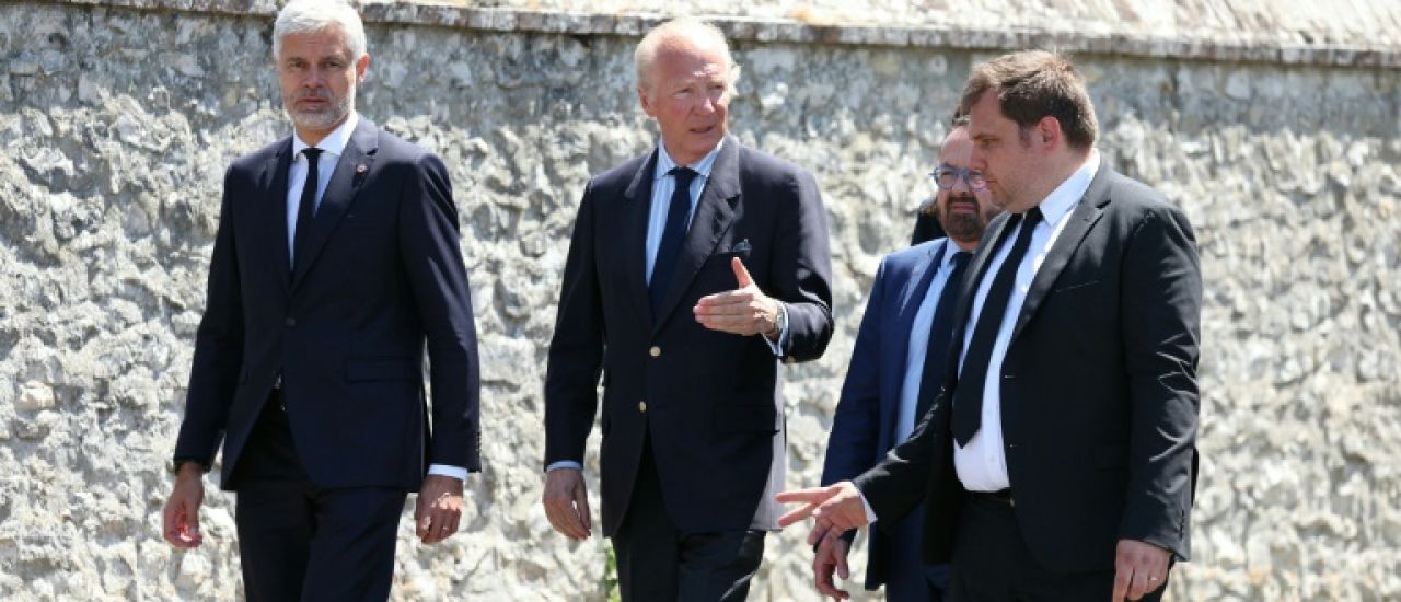 Près d'un millier de personnes rendent un dernier hommage au député Marleix