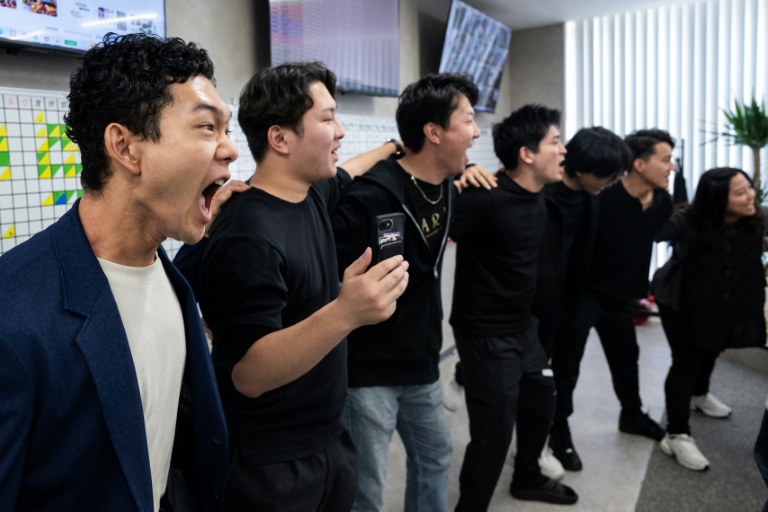 "Allez au boulot !": au Japon, le regain du virilisme d'entreprise