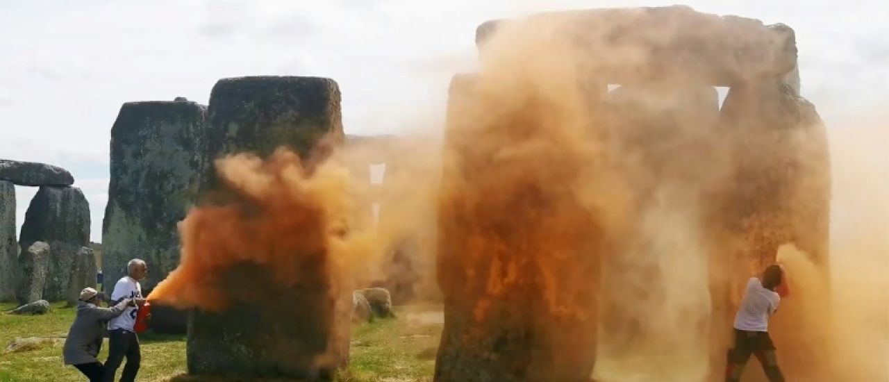 Royaume-Uni: des militants écologistes qui avaient dégradé Stonehenge acquittés