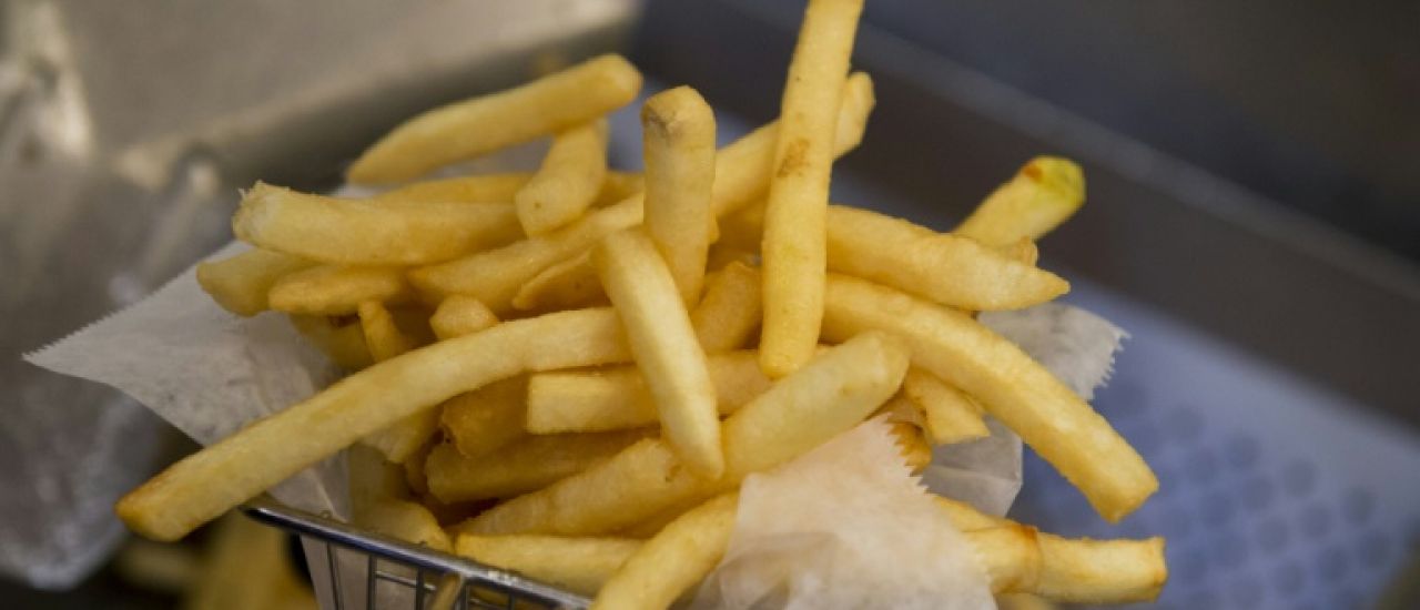 Les enseignes de fast-food manquent de transparence sur les additifs, déplore l'UFC-Que Choisir