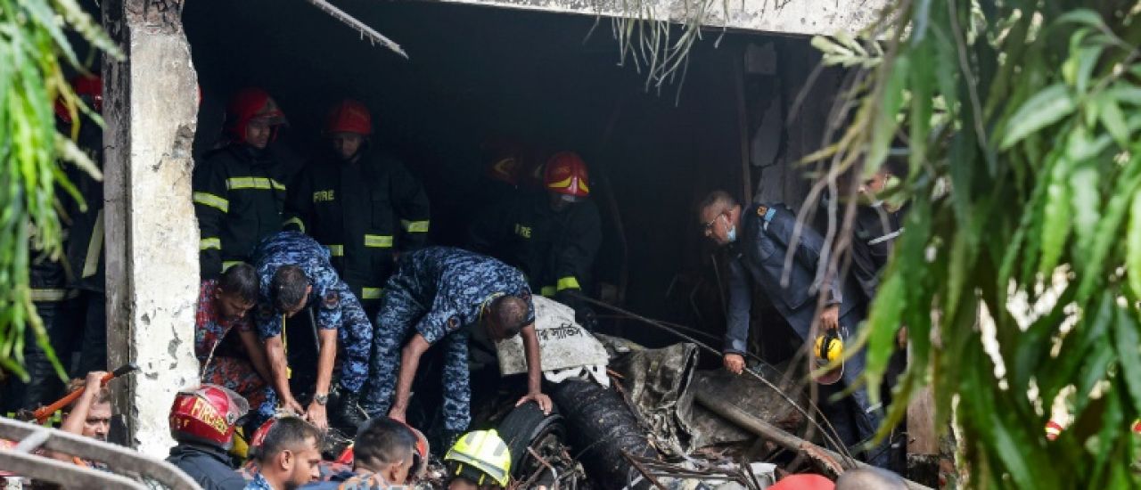 Bangladesh: un avion de l'armée s'écrase sur une école, au moins 20 morts