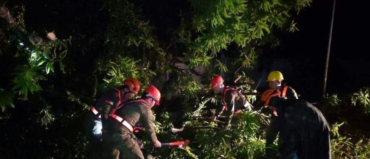Philippines: 400.000 évacués et 3 morts au passage de la tempête Bualoi