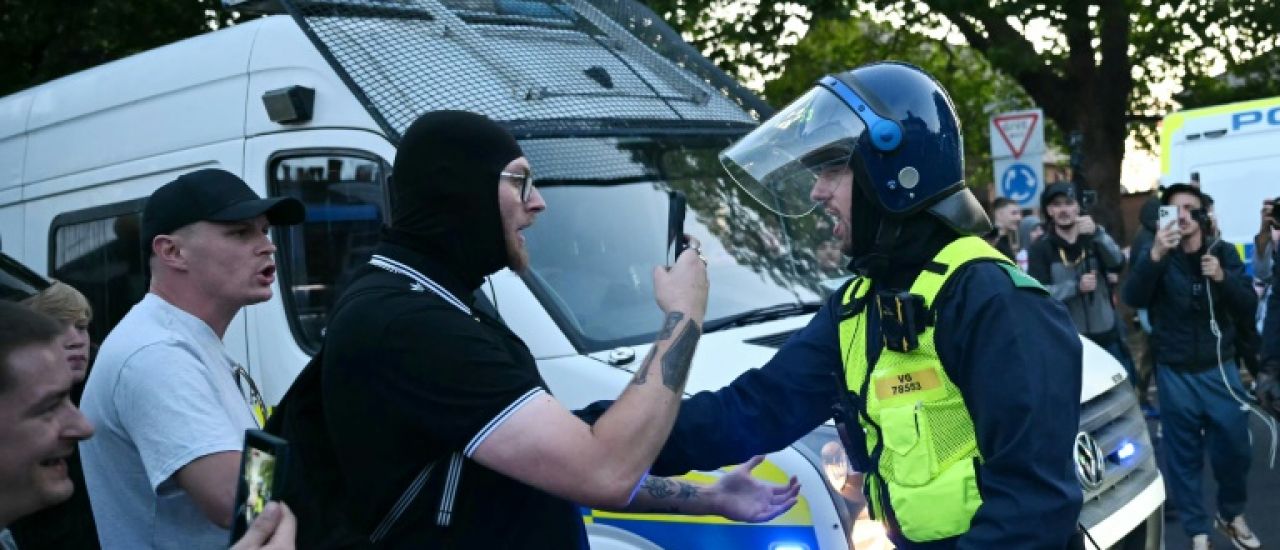 En Angleterre, nouvelles tensions devant un hôtel hébergeant des demandeurs d'asile