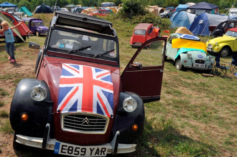 L'emblématique 2CV "est de retour", en version électrique, annonce Stellantis