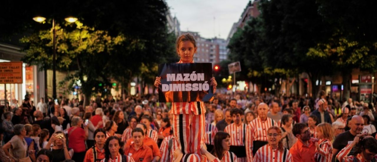 Espagne : des dizaines de milliers de manifestants à Valence, un an après les inondations meurtrières