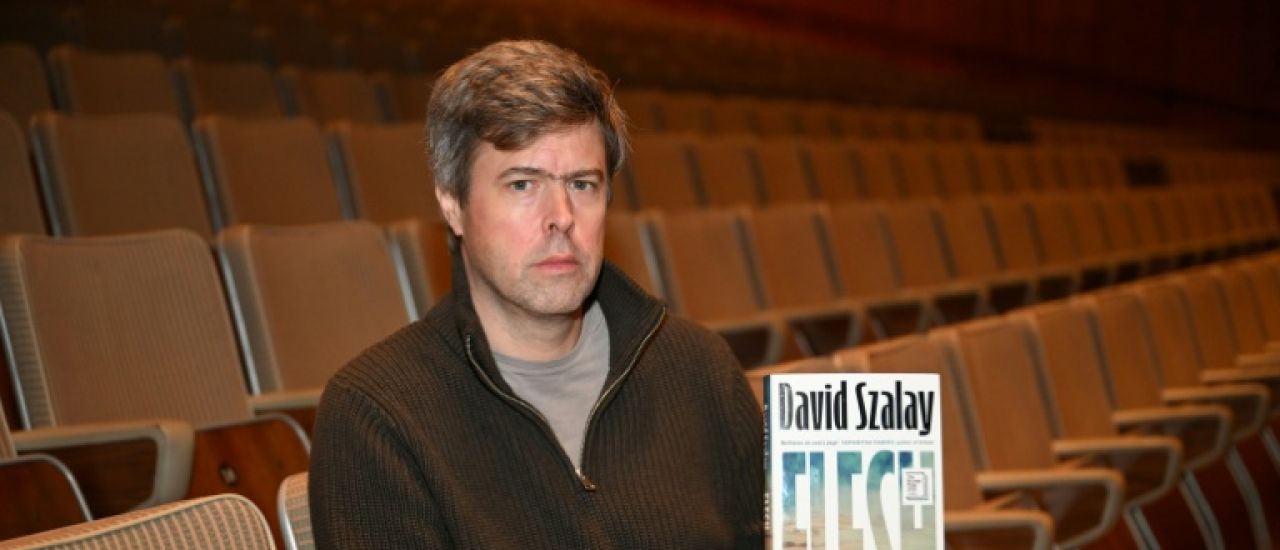 Le Britannico-Hongrois David Szalay remporte le Booker Prize 2025