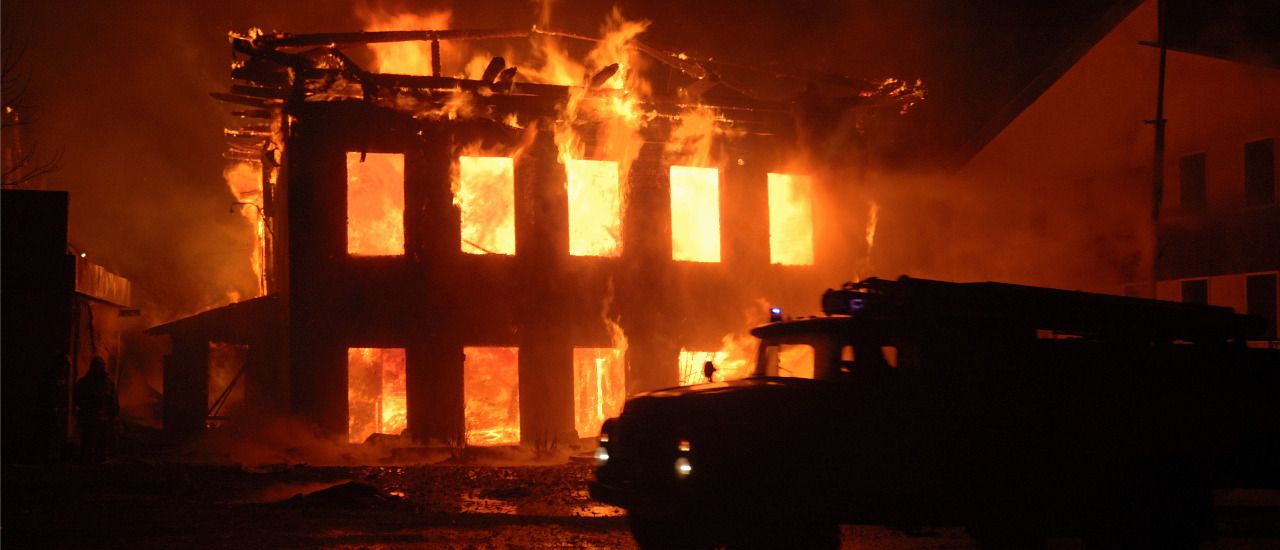 Incendie et destruction d’un local commercial : quid du bail ?