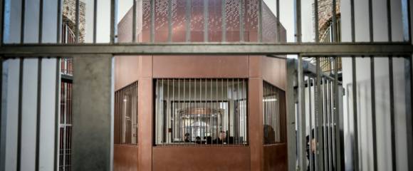 Un gardien à la prison de la Santé à Paris, le 12 avril 2019 Un gardien à la prison de la Santé à Paris, le 12 avril 2019