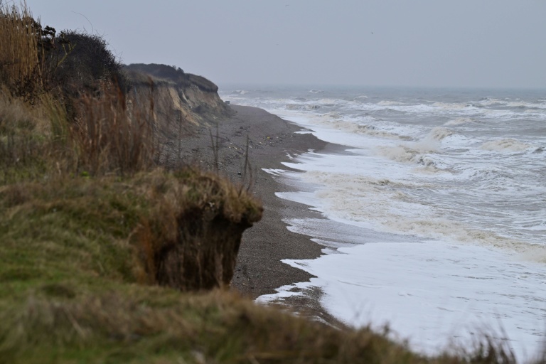 Vue du littoral dans le village balnéaire de Thorpeness, dans le Suffolk, en Angleterre, le 3 février 2026