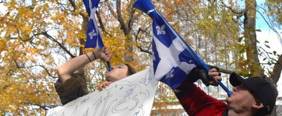 Gabriel Paradis-Fortin et Zachary Cyr, 20 ans, participent à un rassemblement pour l'indépendance du Québec, le 25 octobre 2025 à Montréal au Canada Gabriel Paradis-Fortin et Zachary Cyr, 20 ans, participent à un rassemblement pour l'indépendance du Québec, le 25 octobre 2025 à Montréal au Canada