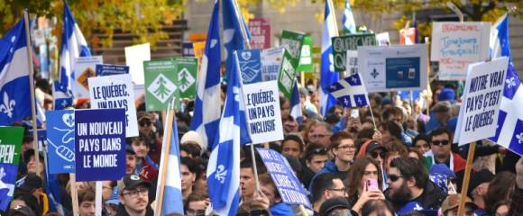 Plusieurs centaines de personnes défilent en soutien à l'indépendance du Québec, le 25 octobre 2025 à Montréal au Canada Plusieurs centaines de personnes défilent en soutien à l'indépendance du Québec, le 25 octobre 2025 à Montréal au Canada