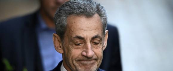 L'ancien président Nicolas Sarkozy quitte sa résidence pour se présenter à la prison de La Santé, le 21 octobre 2025 à Paris  L'ancien président Nicolas Sarkozy quitte sa résidence pour se présenter à la prison de La Santé, le 21 octobre 2025 à Paris