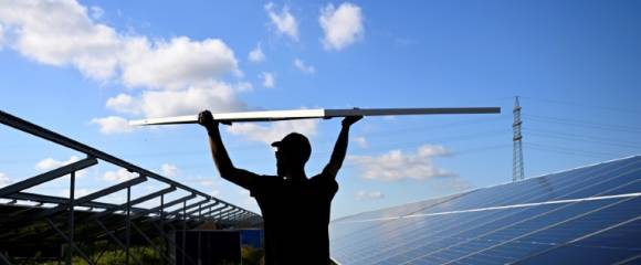 Installation de panneaux solaires à Erftstadt, en Allemagne, le 22 octobre 2024 Installation de panneaux solaires à Erftstadt, en Allemagne, le 22 octobre 2024
