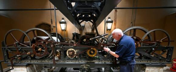 L'horloger Ian Westworth effectue l'entretien du mécanisme de la Grande Horloge de Westminster, connue sous le nom de Big Ben, le 22 octobre 2025 à Londres L'horloger Ian Westworth effectue l'entretien du mécanisme de la Grande Horloge de Westminster, connue sous le nom de Big Ben, le 22 octobre 2025 à Londres