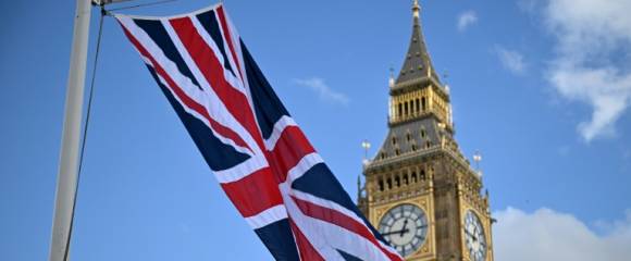 Le drapeau britannique en face de la tour Elizabeth, plus connue sous le nom de Big Ben, le 22 octobre 2025 à Londres Le drapeau britannique en face de la tour Elizabeth, plus connue sous le nom de Big Ben, le 22 octobre 2025 à Londres