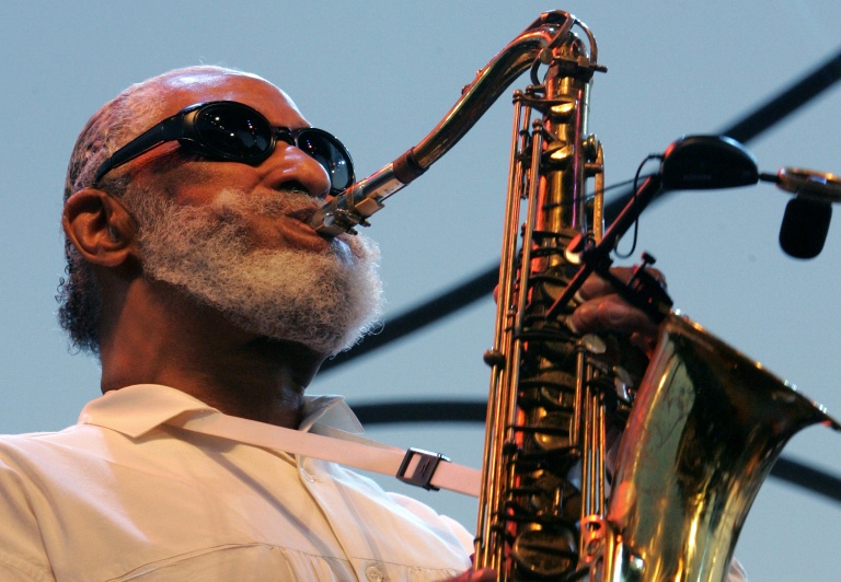 Le saxophoniste américain Sonny Rollins lors du Festival de jazz de Juan-les-Pins, le 22 juillet 2005 dans le sud de la France