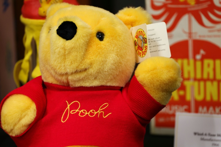 Une peluche de Winnie l'ourson dans les archives des studios Disney, à Burbank, en Californie, le 25 février 2026