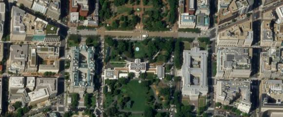 Cette image satellite fournie par l'entreprise Planet Labs PBC le 23 octobre 2025 montre la Maison Blanche avant la démolition de l'aile est, à Washington Cette image satellite fournie par l'entreprise Planet Labs PBC le 23 octobre 2025 montre la Maison Blanche avant la démolition de l'aile est, à Washington