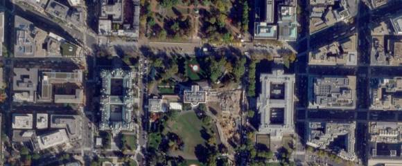 Cette image satellite fournie par l'entreprise Planet Labs PBC le 23 octobre 2025 montre le chantier de la Maison Blanche, à Washington Cette image satellite fournie par l'entreprise Planet Labs PBC le 23 octobre 2025 montre le chantier de la Maison Blanche, à Washington