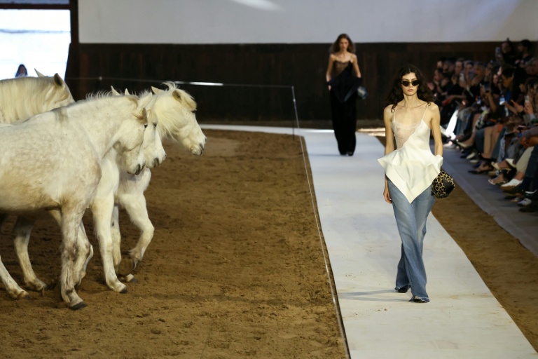 Défilé de la maison Stella McCartney lors de la Fashion week de Paris, le 4 mars 2026