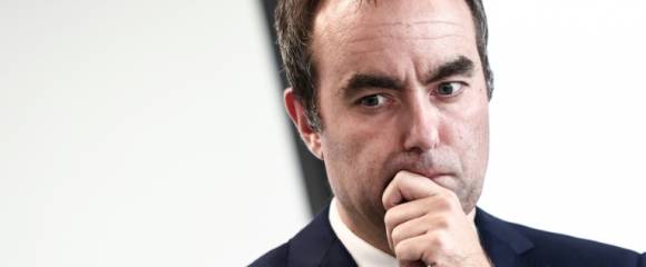 Le Premier ministre Sébastien Lecornu lors d'une visite à la Direction nationale des enquêtes fiscales (DNEF) et à la Direction nationale et internationale des contrôles (DVNI), à Romainville, le 23 octobre 2025 Le Premier ministre Sébastien Lecornu lors d'une visite à la Direction nationale des enquêtes fiscales (DNEF) et à la Direction nationale et internationale des contrôles (DVNI), à Romainville, le 23 octobre 2025