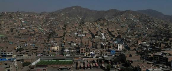 Vue aérienne de la gare routière Santa Catalina, victime d'extorsion de la part de bandes criminelles, dans le district de San Juan de Lurigancho, dans l'est de Lima, au Pérou, le 21 octobre 2025 Vue aérienne de la gare routière Santa Catalina, victime d'extorsion de la part de bandes criminelles, dans le district de San Juan de Lurigancho, dans l'est de Lima, au Pérou, le 21 octobre 2025