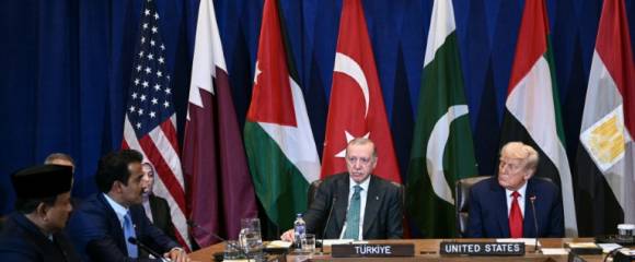 Le président américain Donald Trump (d) rencontre des dirigeants arabes et musulmans aux Nations unies pour discuter de son plan pour Gaza, le 23 septembre 2025 à New York Le président américain Donald Trump (d) rencontre des dirigeants arabes et musulmans aux Nations unies pour discuter de son plan pour Gaza, le 23 septembre 2025 à New York