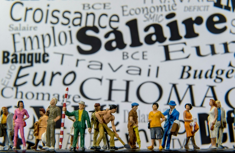 Cette augmentation de 2,4% "n'est pas un coup de pouce" mais "une revalorisation mécanique du Smic qui est liée à notre système social français", a toutefois insisté M. Farandou
