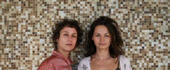 La biologiste Rebeca Mateus (g) et Catarina Rosa, membres de l'association "Dunas Libres" (Dunes libres), le 10 octobre 2025 à Lisbonne, au Portugal La biologiste Rebeca Mateus (g) et Catarina Rosa, membres de l'association "Dunas Libres" (Dunes libres), le 10 octobre 2025 à Lisbonne, au Portugal