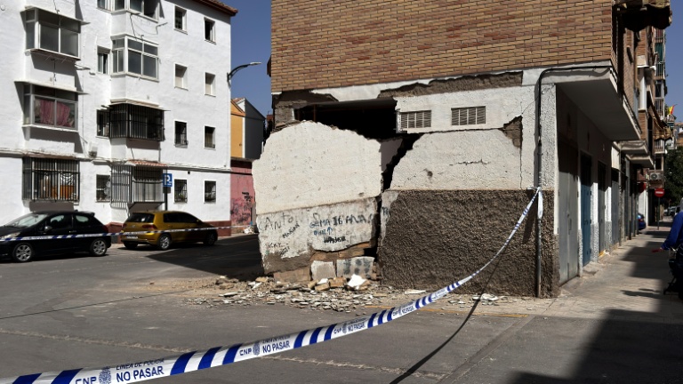 Un bâtiment endommagé par un séisme de 4,8 à Grenade, le 18 août 2026 en Espagne
