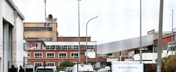 L'usine du constructeur automobile Stellantis à Poissy (Yvelines), le 23 septembre 2025 L'usine du constructeur automobile Stellantis à Poissy (Yvelines), le 23 septembre 2025