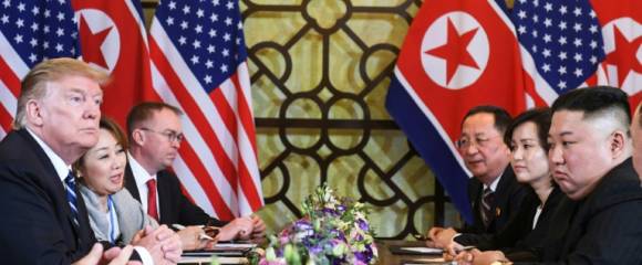 Le président américain Donald Trump et le dirigeant de la Corée du Nord Kim Jong Un lors de leur deuxième sommet, à Hanoi, le 28 février 2019 Le président américain Donald Trump et le dirigeant de la Corée du Nord Kim Jong Un lors de leur deuxième sommet, à Hanoi, le 28 février 2019