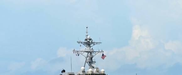 Le navire de guerre lance-missile américain USS Gravely arrive à Port d'Espagne, capitale de Trinité-et-Tobago, petit archipel situé à une dizaine de kilomètres du Venezuela, le 26 octobre 2025 Le navire de guerre lance-missile américain USS Gravely arrive à Port d'Espagne, capitale de Trinité-et-Tobago, petit archipel situé à une dizaine de kilomètres du Venezuela, le 26 octobre 2025